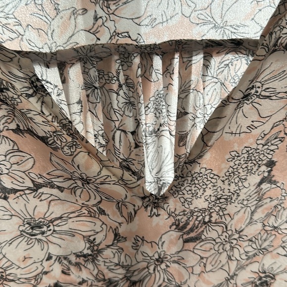 Violet & Claire pink, floral, long sleeve blouse- size 1X - Picture 4 of 9